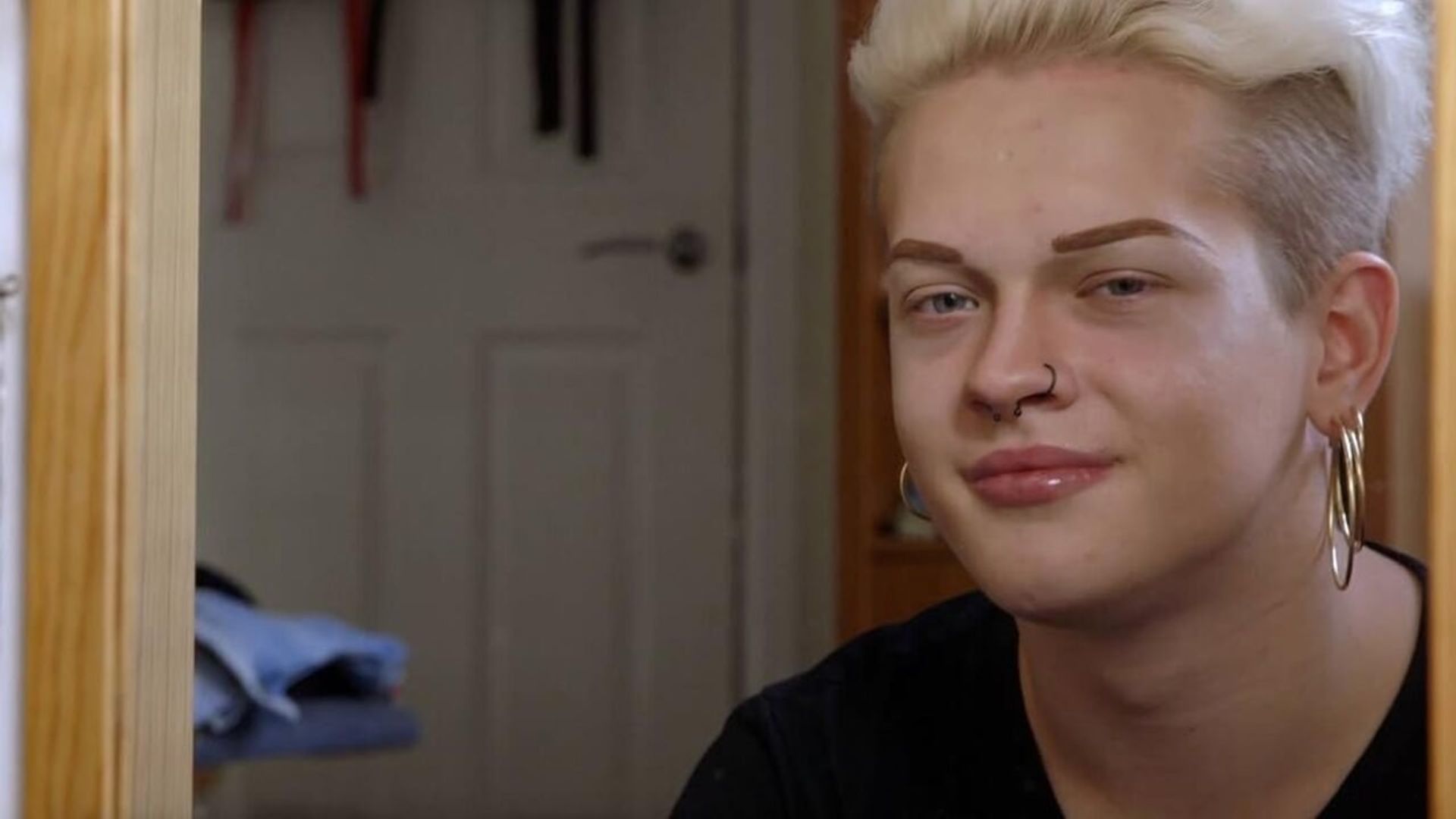 Extraordinary Teens: My Gay Life background