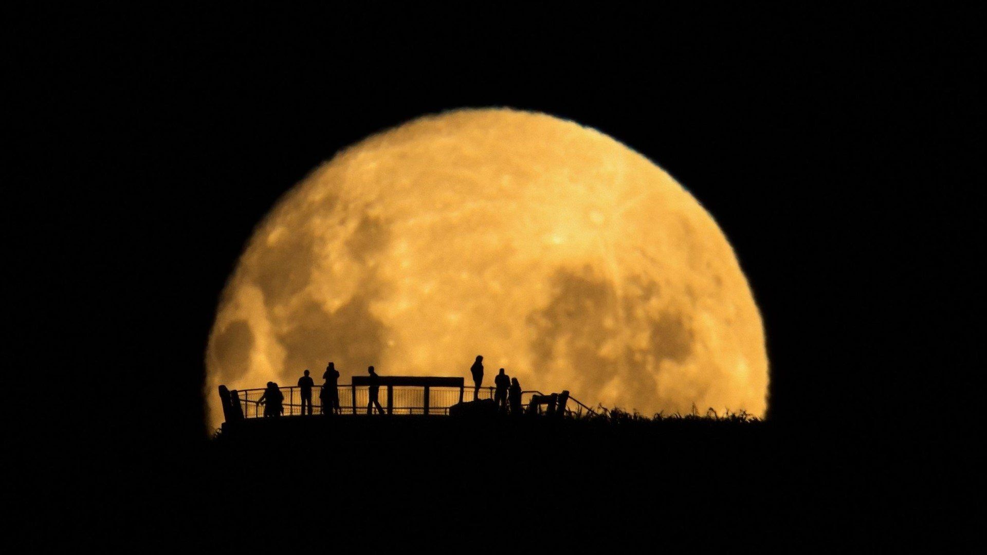 Wonders of the Moon background