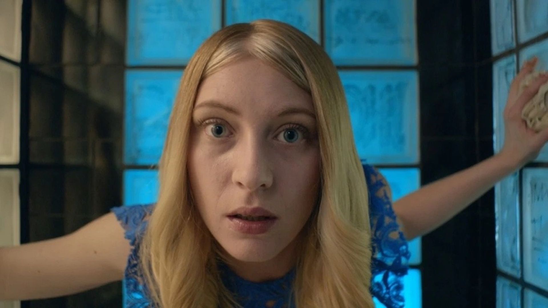 Alice and the Land That Wonders background