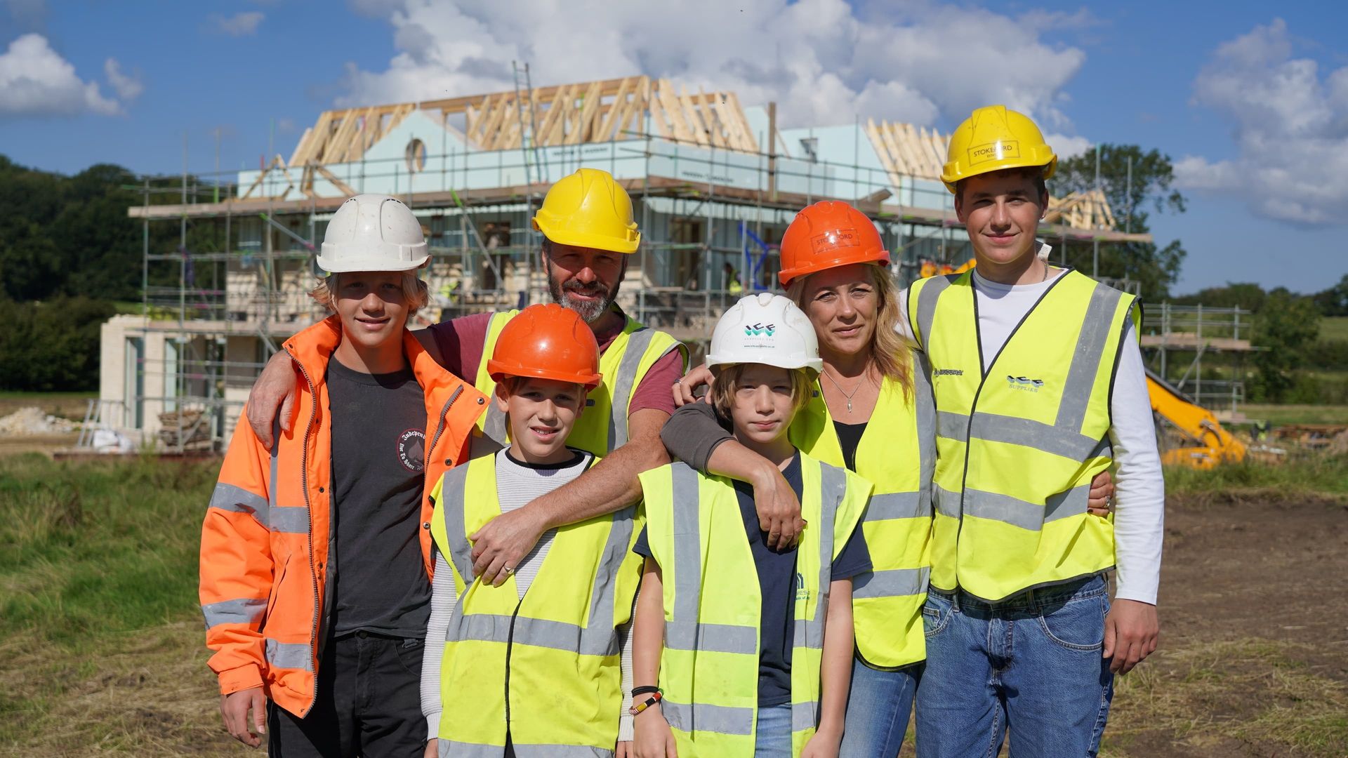 Sarah Beeny's New Life in the Country background