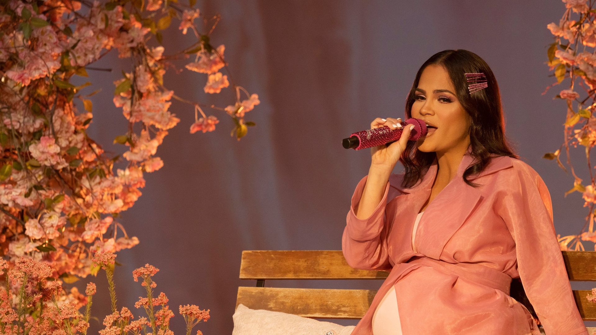 Everybody Loves Natti background