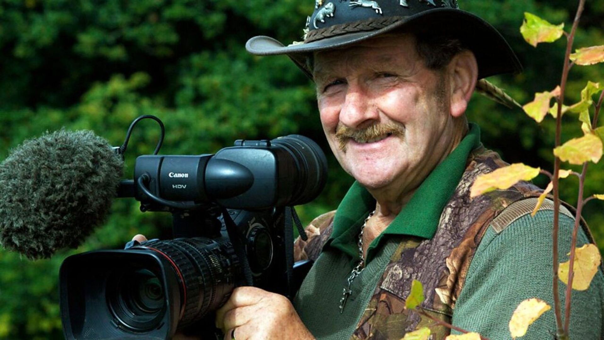 Johnny Kingdom's Year with the Birds background