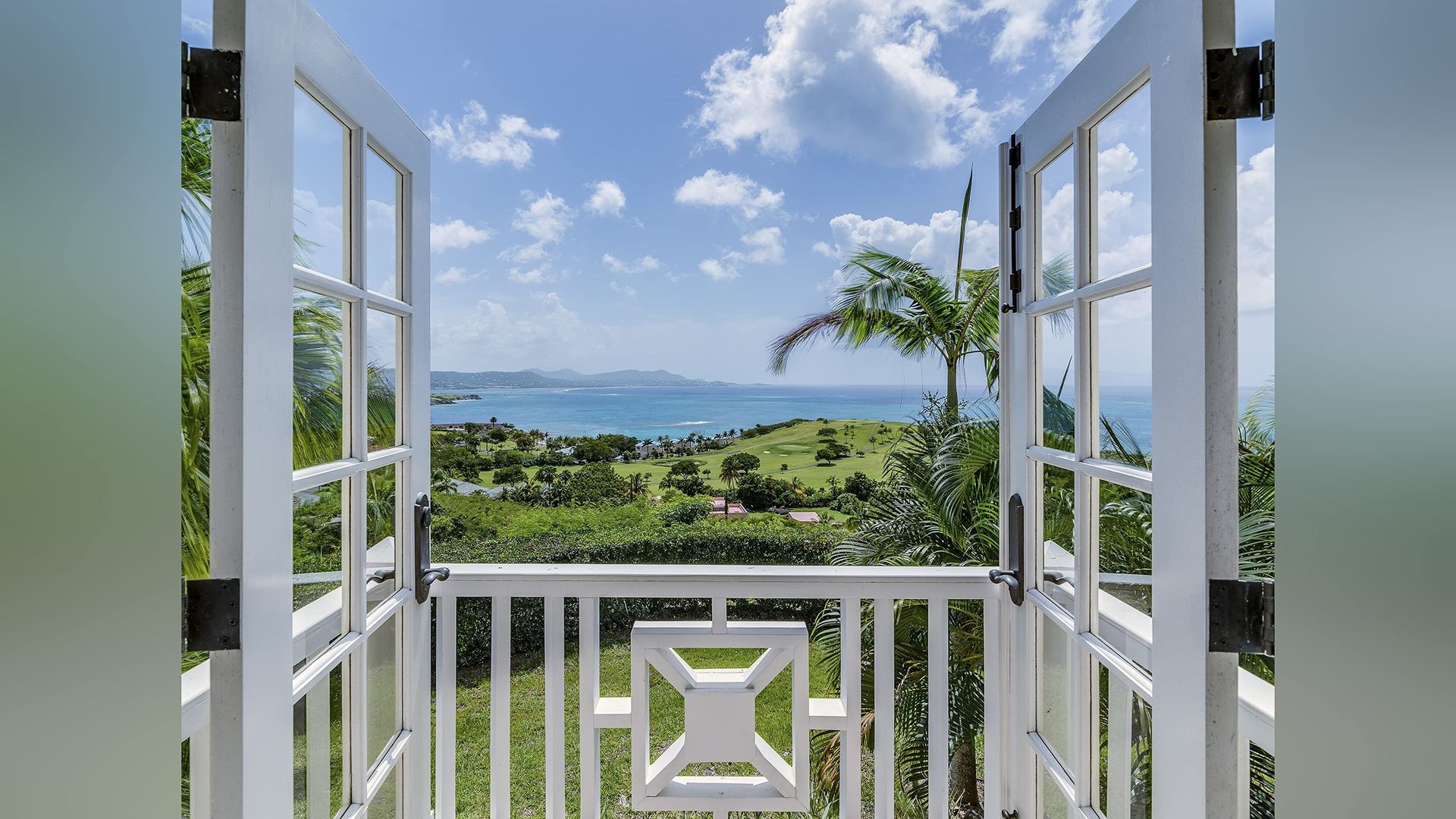 House Hunters: Amazing Water Homes background
