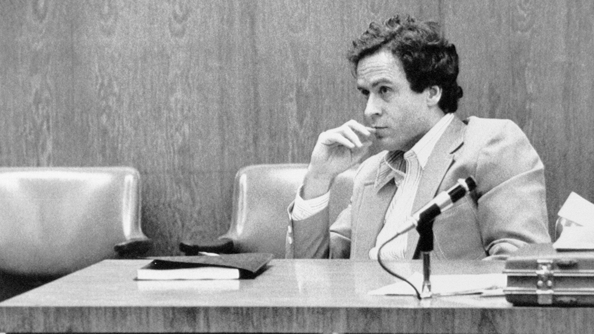 Ted Bundy: Dialogue with the Devil background