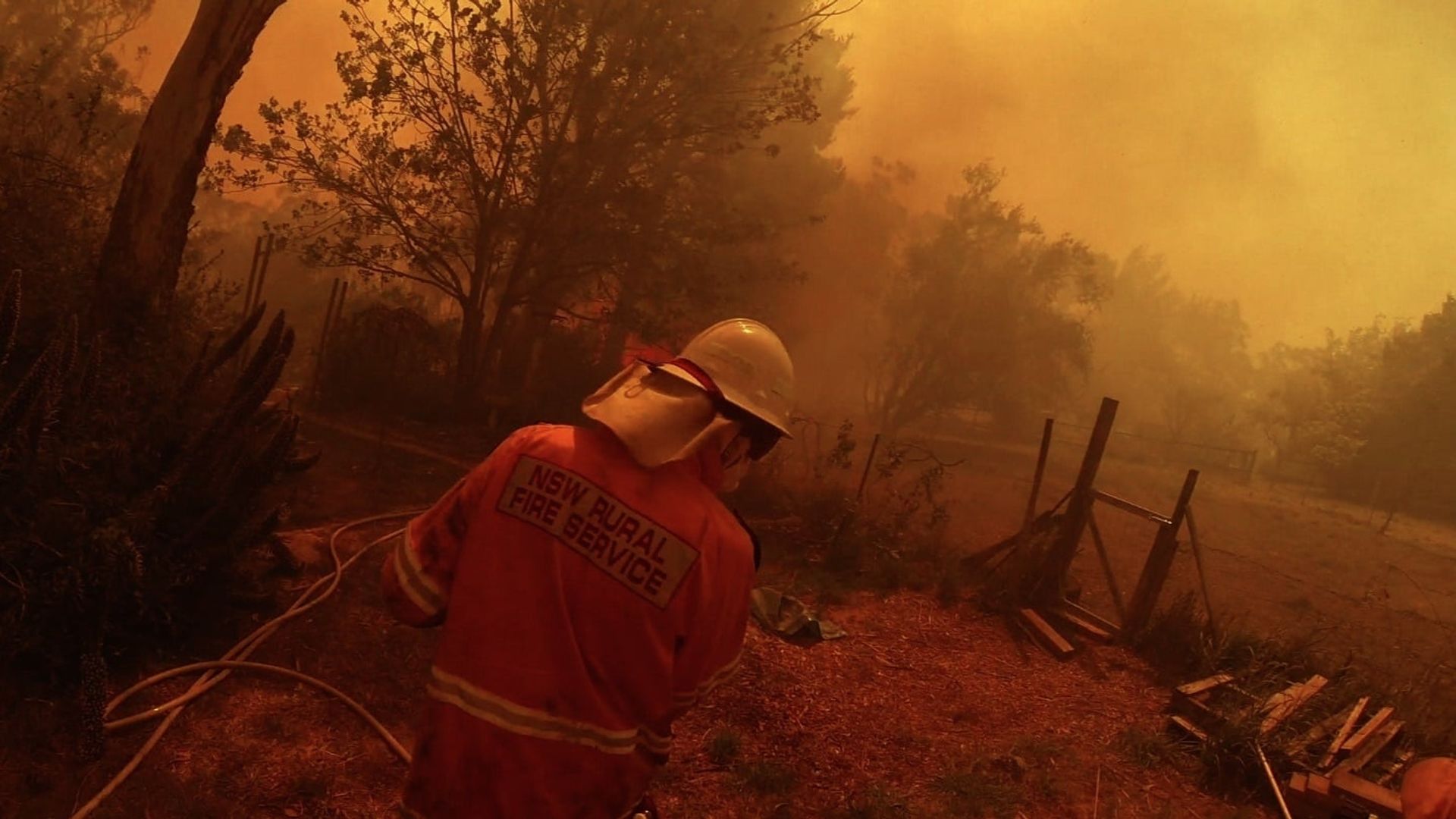 Bushfires: Inside the Inferno background