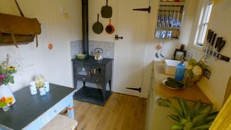 Episode 11 Anthony & Bianca's Shed to Shepherd's Hut