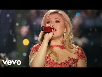 Kelly Clarkson - Underneath the Tree