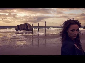 Léa Castel - Larguer les amarres (Clip Officiel)