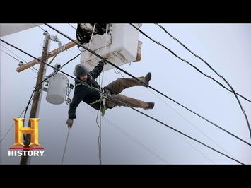 Power & Ice: Bucket Truck Rescue (S1, E4) | History